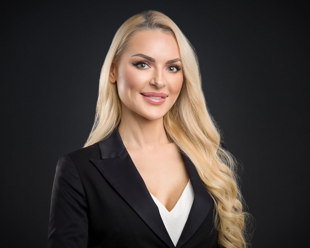 Detailed breakdown of business headshot prices from Anthony Johnson Photography.